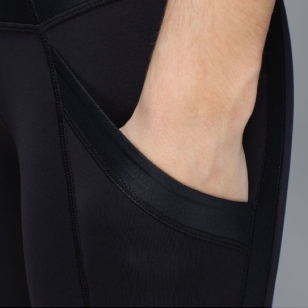 Lululemon black Chase me Chop black 8 legging pants tights - Picture 5 of 8